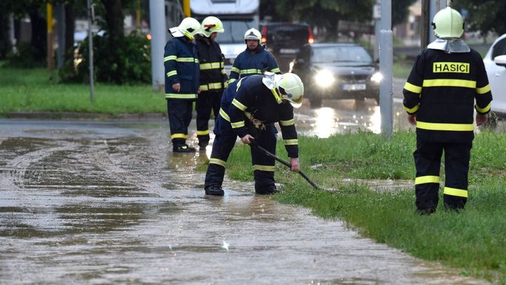 Únik nafty na Chrudimsku se podařilo zastavit, lidé by neměli používat vodu ze studní