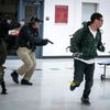 Ne pro články! Fotogalerie: Jak se ve škole zneškodňuje šílený střelec