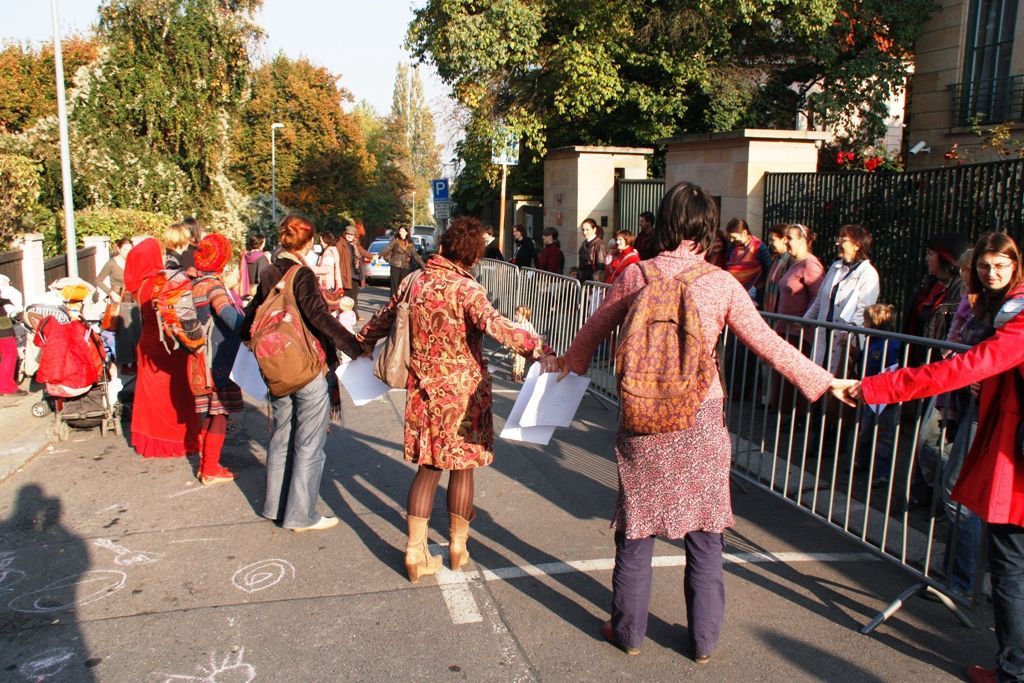 Protest proti zatčení maďarské porodní asistentky