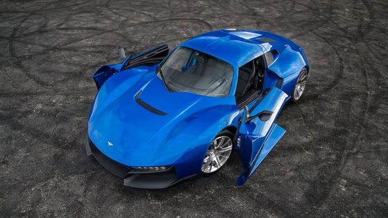 Foto: Kalifornské auto má nejpodivnější dveře na světě. Vysouvají se vpřed a jmenují se po raketě