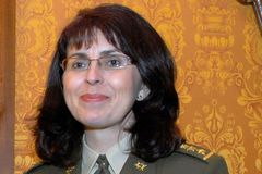 Jmenování první české generálky je chyba, v armádě jste ji odepsali, kritizovali poslanci