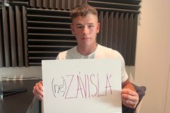 Táta ho trápil, před jeho zraky znásilnil mámu. Ale Viktorův život nabral lepší směr