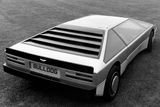 Věřili byste tomu, že tato krabice pocházela z dílen Astonu Martin? Koncept Bulldog byl představen v roce 1980.
