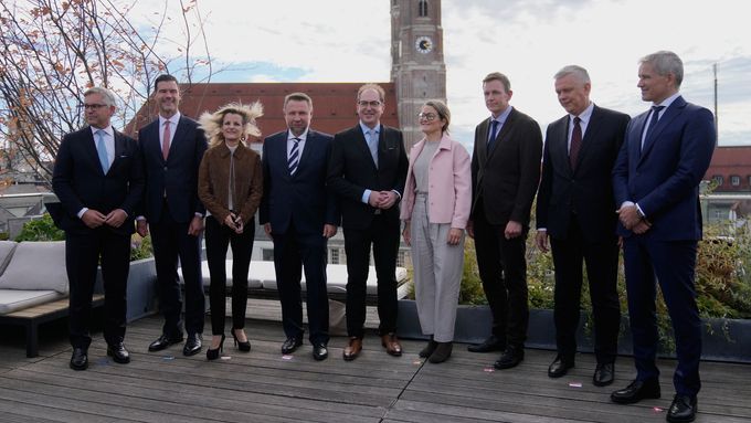 Do Mnichova dorazili ministři vnitra či migrace Polska, Itálie, Lucemburska, Švýcarska, Dánska, Švédska, Belgie, Nizozemska a eurokomisař vnitra a migrace Magnus Brunner.