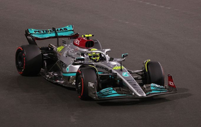 Lewis Hamilton v Mercedesu v kvalifikaci na VC Saúdské Arábie F1 2022
