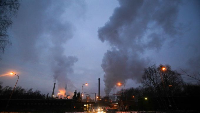 Škodliviny do ovzduší vypouští nejen auta nebo továrny na výrobu koksu či železa, na prvním místě mezi znečišťovateli jsou domácnosti.