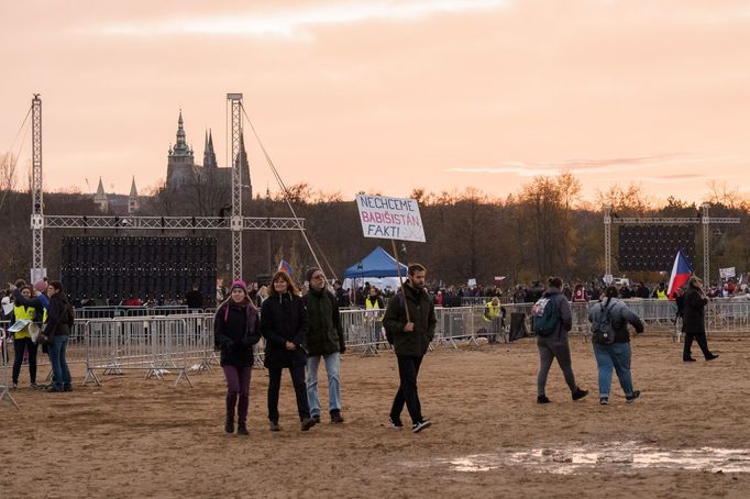 Lidé z Letné (demonstrace 16. listopadu 2019)