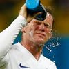 England's Wayne Rooney splashes water on himself during their 2014 World Cup Group D soccer match agaionst Italy at the Amazonia arena in Manaus