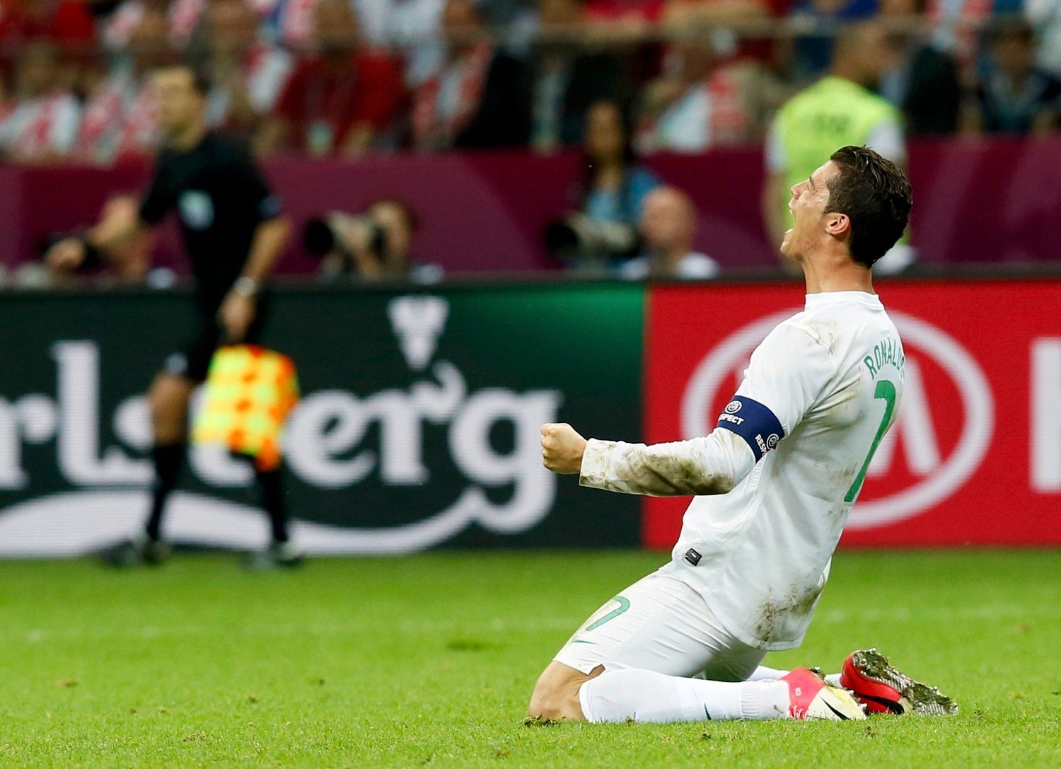 Cristiano Ronaldo se raduje po vítězství v utkání Česko - Portugalsko ve čtvrtfinále Eura 2012.