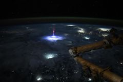 Astronautka zachytila vzácného červeného skřítka. Víme o nich zatím jen velmi málo