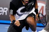 Jo-Wilfried Tsonga se raduje. Vyhrál první set ve finále Australian open