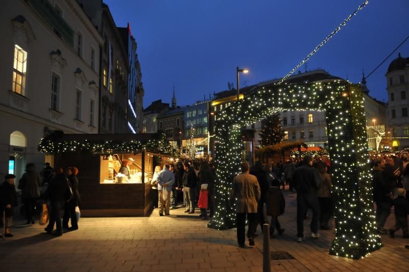 První adventní víkend se rozsvěcely stromečky