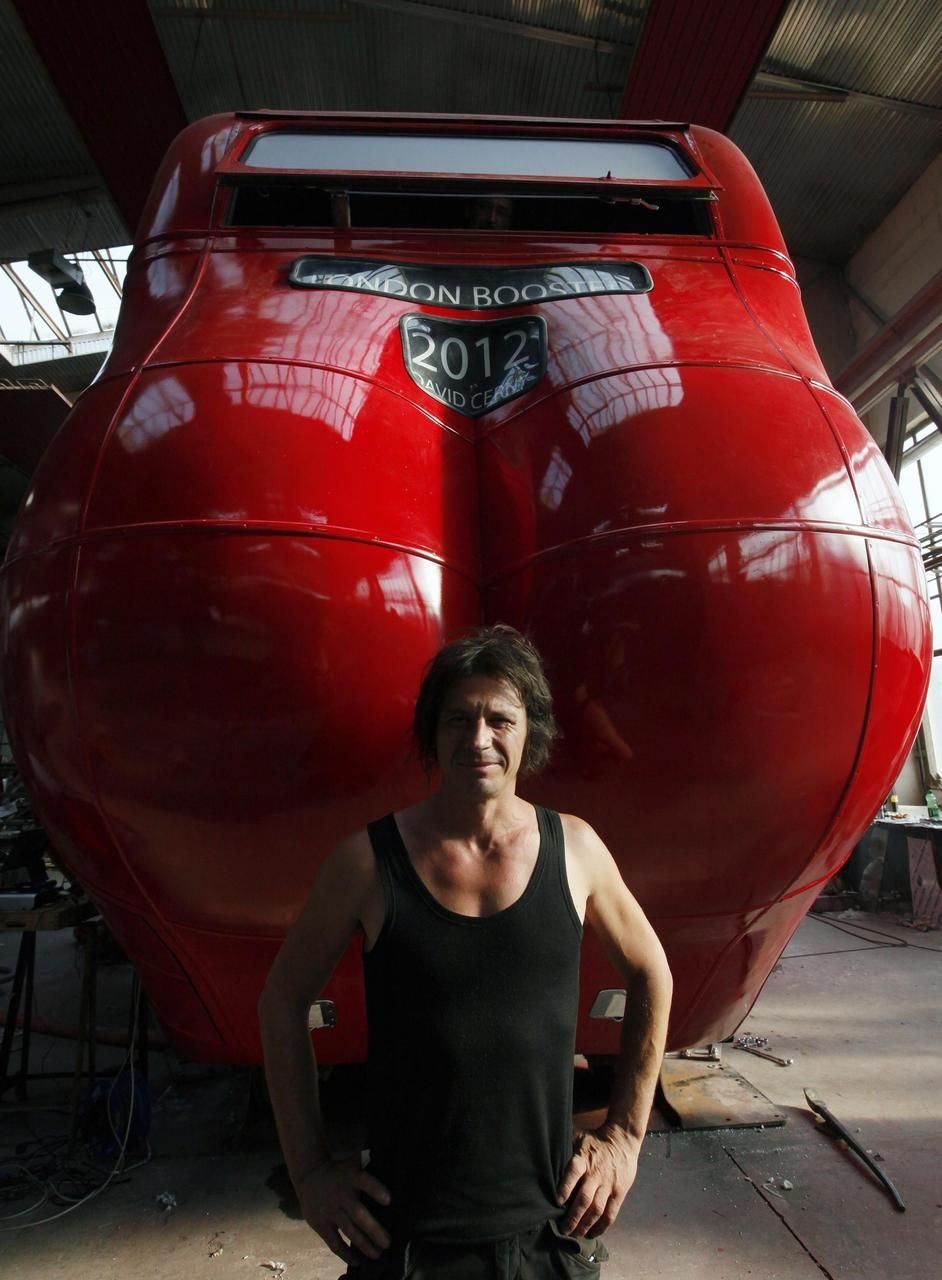 Foto: Podívejte se jak robotický "Double-decker" od Davida Černého dělá kliky