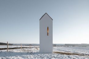 Kaple znovu vítá příchozí jako duchovní rozcestník. Zdobí ji Panna Marie z 3D tisku
