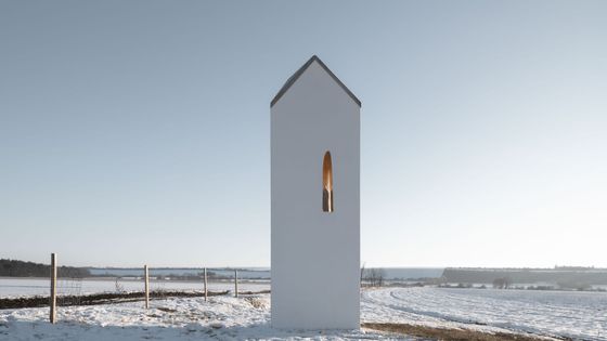 Kaple znovu vítá příchozí jako duchovní rozcestník. Zdobí ji Panna Marie z 3D tisku