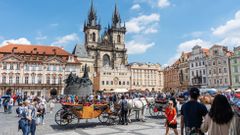 srovnání - Praha bez turistů a s nimi
