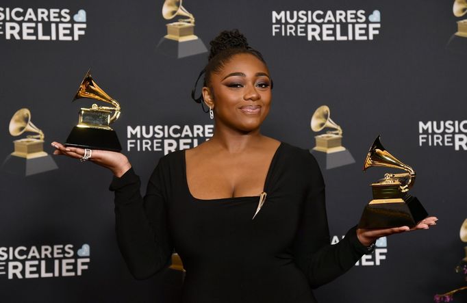 Nejlepší jazzové vokální album nahrála Samara Joy, deska se jmenuje A Joyful Holiday.