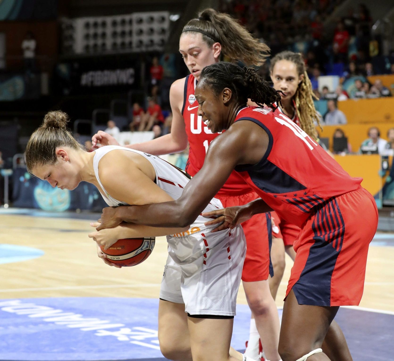 MS žen v basketbale 2018: semifinále USA - Belgie