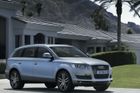 Audi Q7 - Prostorné SUV bylo ve své době přelomové. Nabízí se i v provedení se sedmi místy k sezení. Vybrali jsme: 3.0 TDI quattro (2008) najeto 63t km, cena 545 000 Kč.