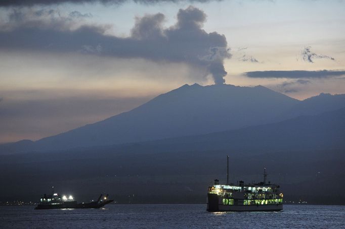 Sopka Mount Raung na Bali