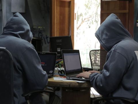 Podkopat ekonomiku "ruské spodiny". Netradiční válka zuří i mimo ukrajinskou frontu