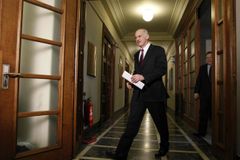 Řekové se dohodli na nové vládě, Papandreu odstoupí