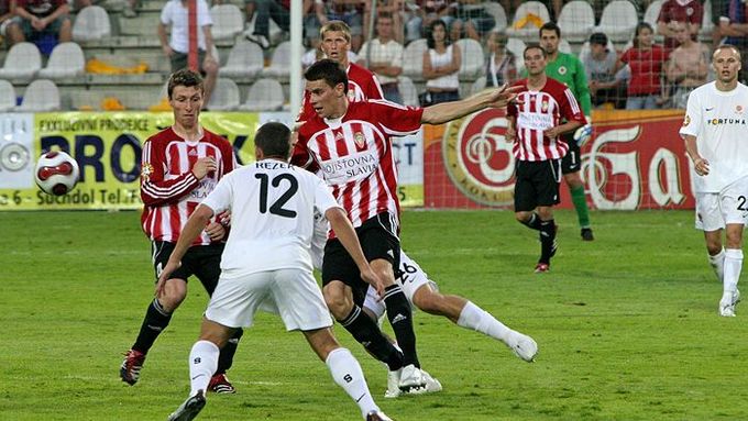 AC Sparta Praha porazila FK Viktoria Žižkov na jeho domácím trávníku.