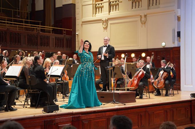 Angela Gheorghiu a Teodor Ilincai na pražském koncertu 23. března 2025.