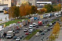Většina Rusů neví, kdo postavil Berlínskou zeď