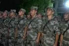 Čínská armáda vyslala do Hongkongu nové vojáky, mezi demonstranty roste strach