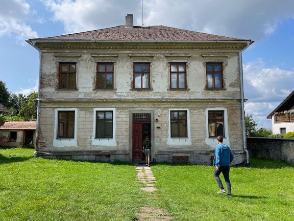 Číhošťská fara. Odtud estébáci 10. ledna 1950 Toufara odvlekli s tím, že se nejdřív představili jako novináři, kteří chtějí vědět víc o zázračném hnutí křížku.