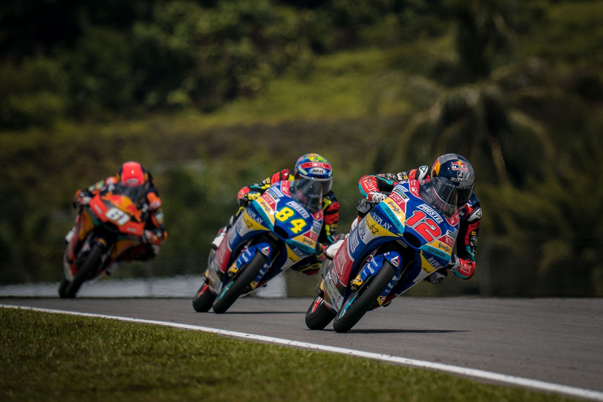 Filip Salač a Jakub Kornfeil v závodě třídy Moto3 ve Velké ceně Malajsie 2019