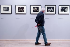 Snímky, které se zapsaly do dějin umění. Leica Gallery vystavuje abstrakce Jaromíra Funkeho