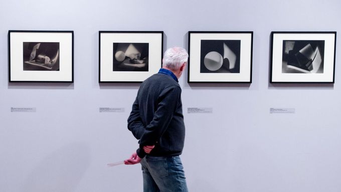 Výstava v pražské Leica Gallery připomíná 120. výročí narození fotografa Jaromíra Funkeho.
