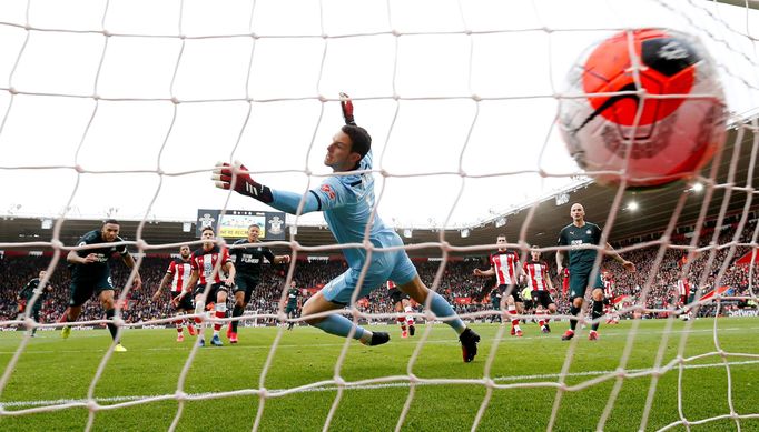 Soccer Football - Premier League - Southampton v Newcastle United - St Mary's Stadium, Southampton, Britain - March 7, 2020  Newcastle United's Jamaal Lascelles scores a