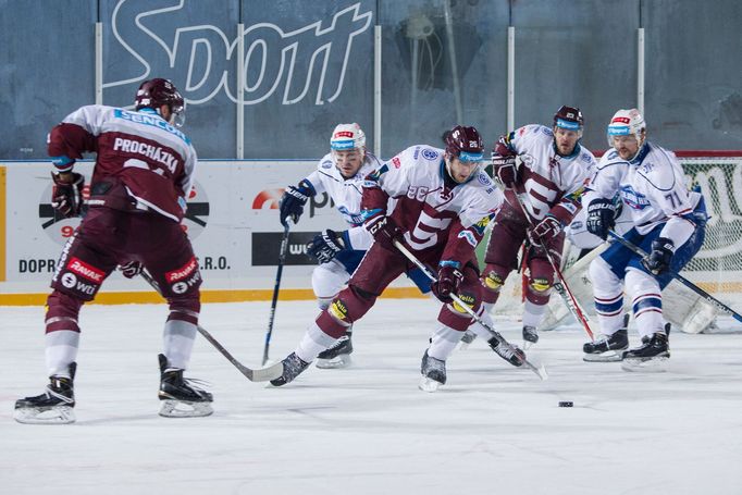 Open Air, 34. kolo Tipsport extraligy: Kometa Brno - HC Sparta Praha (Juraj Mikuš)