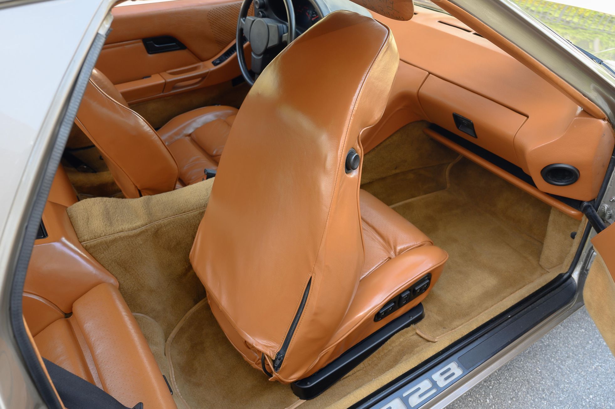 Porsche 928