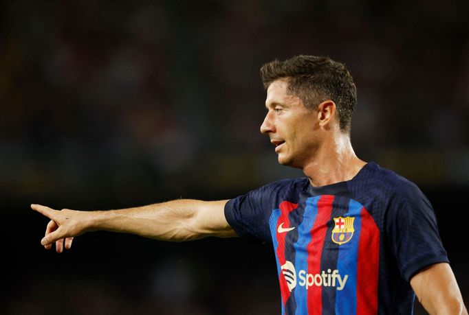 Soccer Football - LaLiga - FC Barcelona v Rayo Vallecano - Camp Nou, Barcelona, Spain - August 13, 2022 FC Barcelona's Robert Lewandowski reacts REUTERS/Albert Gea