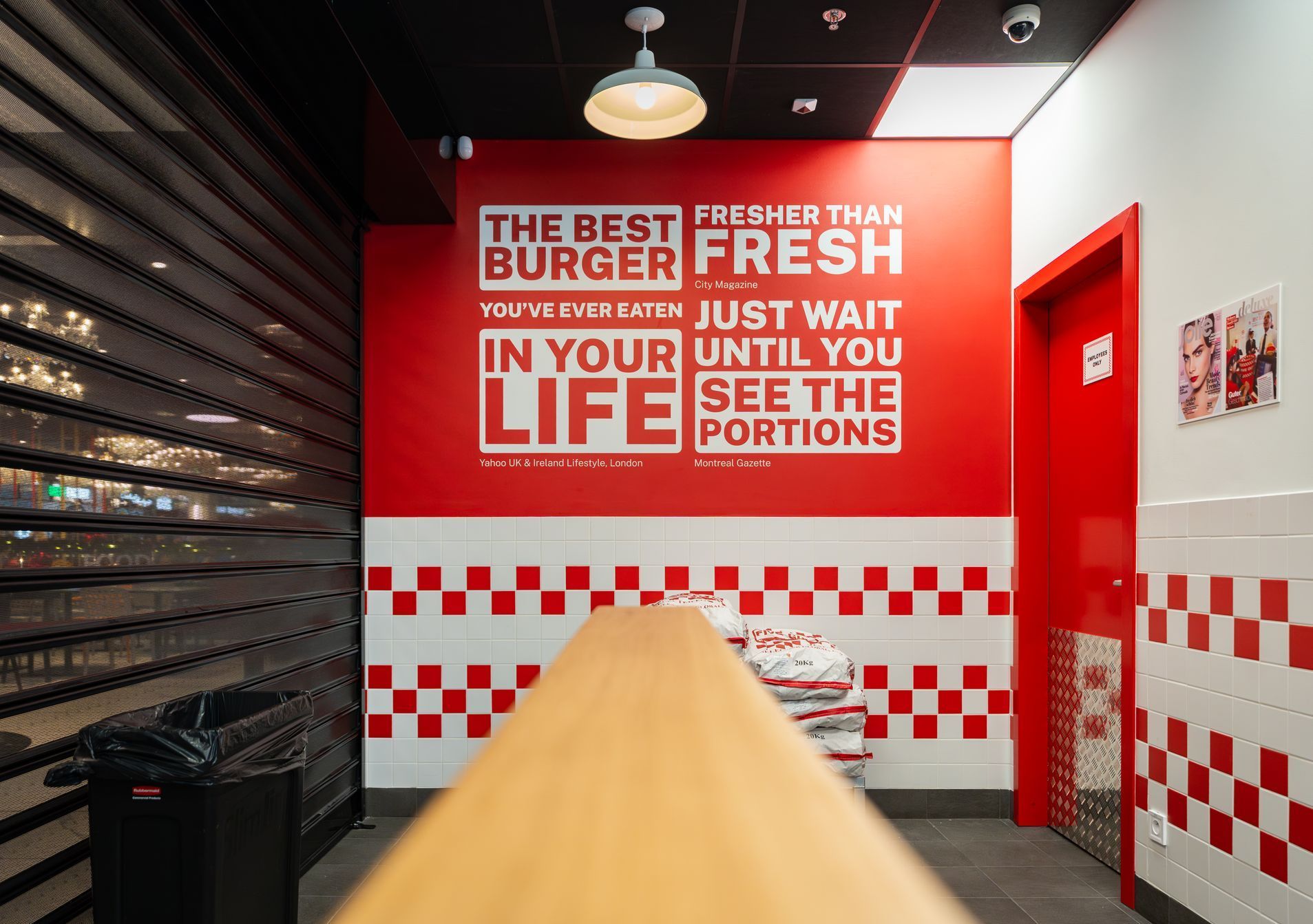 Five Guys, fastfood, jídlo, hamburger, burger, hranolky, gastronomie, Praha