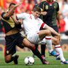 Moussa Dembele a Steven Gerrard v přátelském utkání Anglie - Belgie