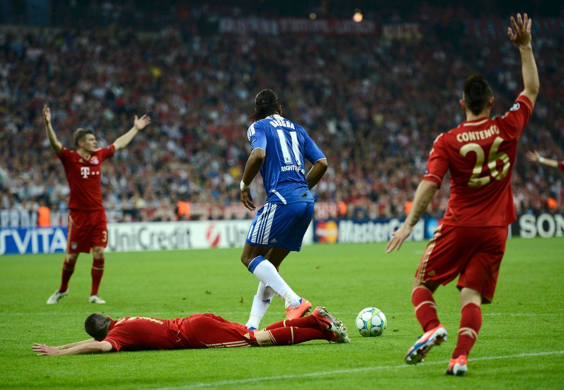Ribéry po penaltovém faulu Drogby ve finále Ligy mistrů Bayern - Chelsea