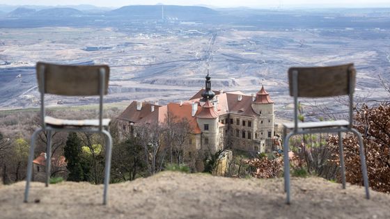 Fotky: Byl tu Casanova i pobočka koncentráku, okolí okusují rypadla. Barokní klenot čeká na záchranu