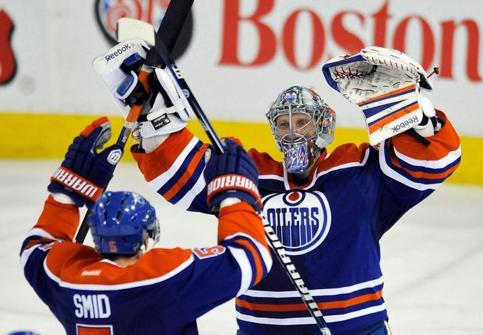 Ladislav Šmíd a Nikolaj Chabibulin slaví vítězství v NHL 2013