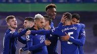 14. kolo anglické Premier League 2020/21, Chelsea - West Ham: Hráči Chelsea slaví gól na 1:0