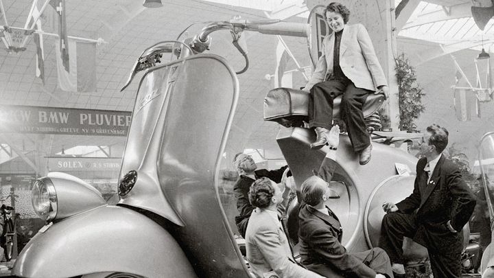 Jednostopá senzace, která nestárne. Slavné skútry Vespa na jedinečných fotkách; Zdroj foto: Vespa Museum