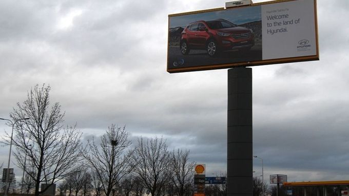 Podle tohoto billboardu je Česko zemí Hyundai.