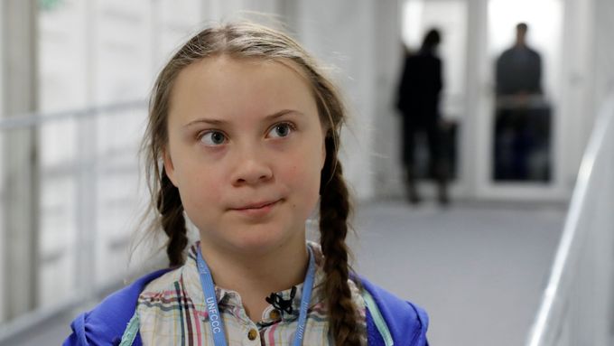 Švédská studentka Greta Thunberg bojuje proti klimatickým změnám.