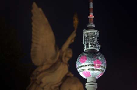 Berlínská televizní věž jako velký míč