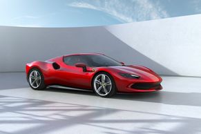 První šestiválcové Ferrari je na světě. Je krásné, má být zábavné a vyvine 830 koní