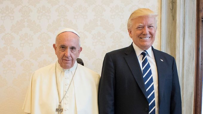 Napřed papež, potom NATO. Na evropskou půdu vstoupil prezident Trump v Římě, kde se setkal s Františkem.